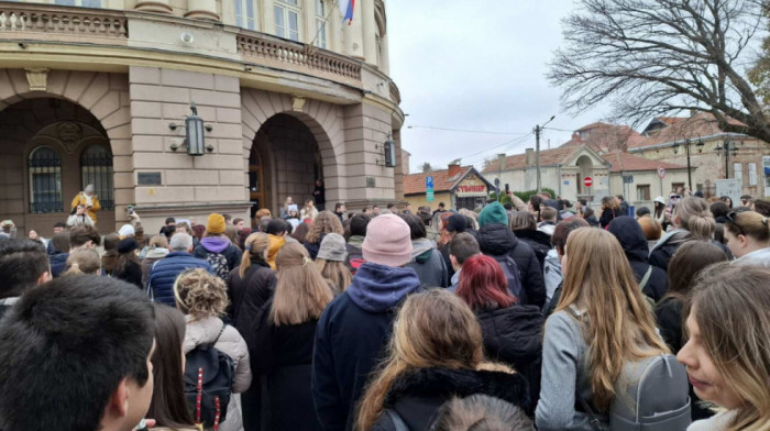 Protest studenata u Nišu: Zahtevi predati Rektoratu