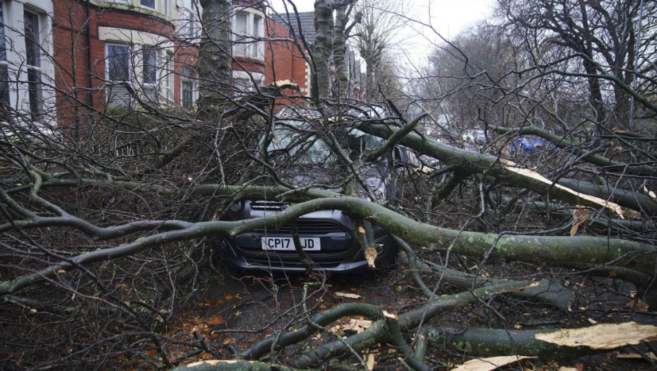 Britaniju pogodila oluja Dara: Izdata nova upozorenja zbog vetrova jačine do 113 km/h