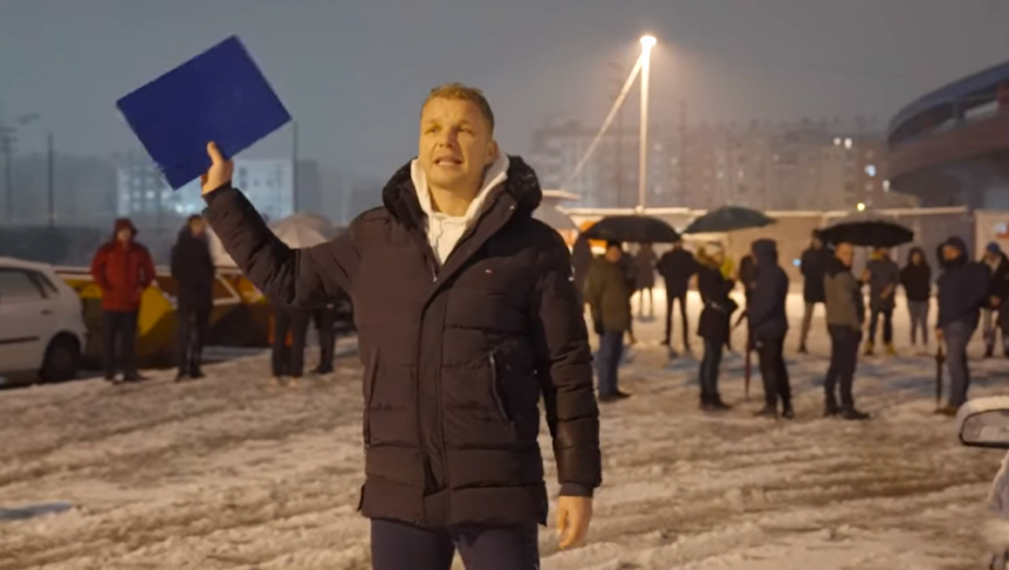 Sukob policije i Stanivukovića u Banjaluci: Gradonačelnik pokušao da blokira parking Vlade RS (VIDEO)