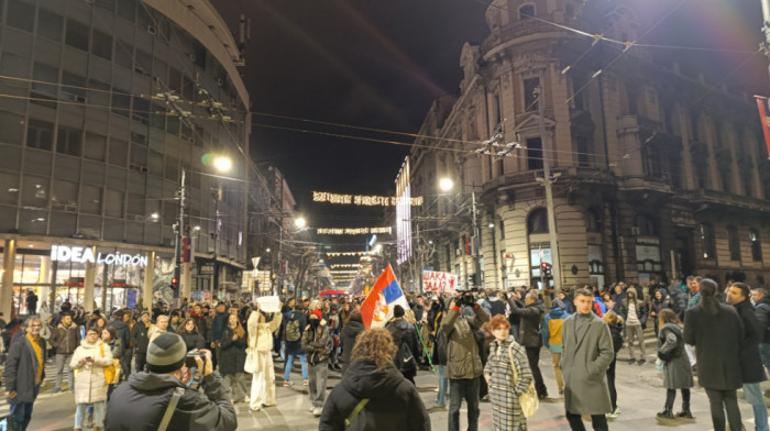 Odblokiran saobraćaj u centru Beograda: Grupa studenata i aktivista pokušao da priđe zgradi Predsedništva