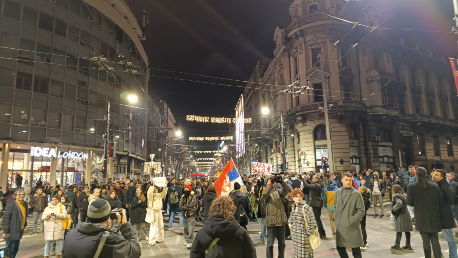 Odblokiran saobraćaj u centru Beograda: Grupa studenata i aktivista pokušao da priđe zgradi Predsedništva