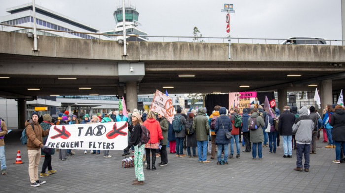 Uhapšeno 99 klimatskih aktivista zbog protesta na aerodromu Shiphol u Amsterdamu