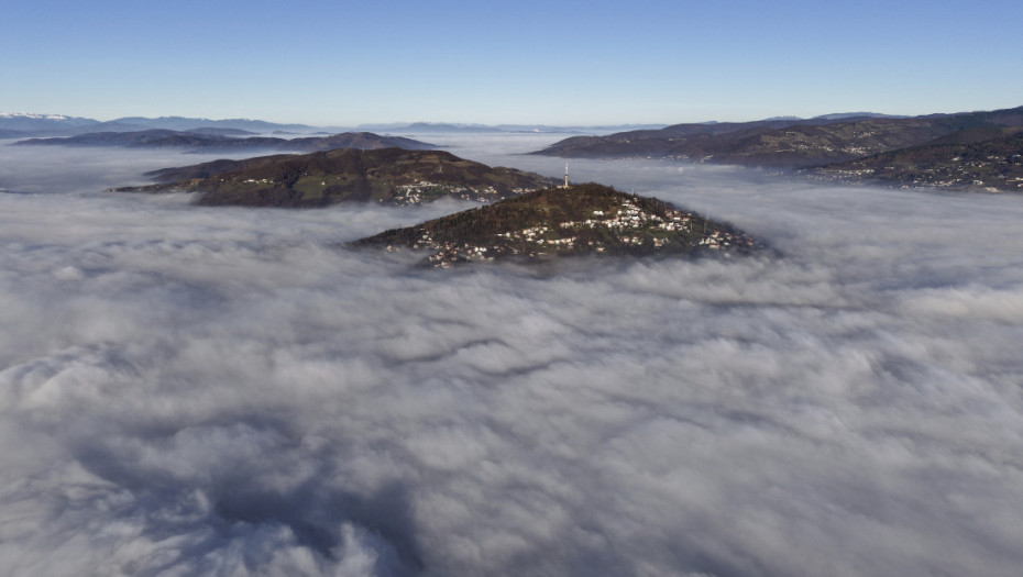 Ovako je jutros izgledalo Sarajevo: Zbog zagađenog vazduha preporuka stanovnicima da ne izlaze u grad (FOTO)