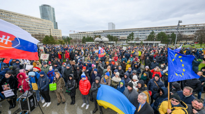 Protest u Bratislavi zbog posete slovačkog premijera Fica Moskvi