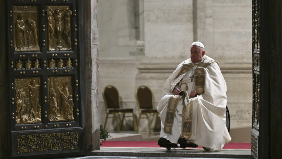 Papa Franja otkrio da je od Benedikta nasledio kutiju punu dokumenata o skandalima u katoličkoj crkvi