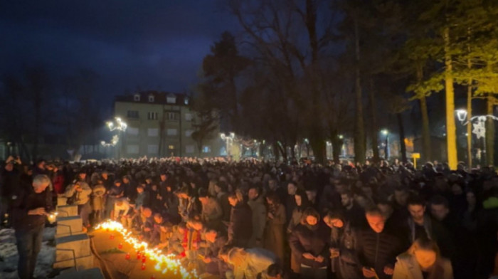 Građani pale sveće na Cetinju, opraštaju se od stradalih sugrađana