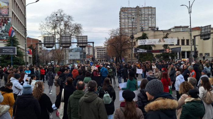 Održan tajni sastanak studenata sa Ješićem, Gruhonjićem i predsednikom "Nezavisnosti" Šperom o širenju protesta