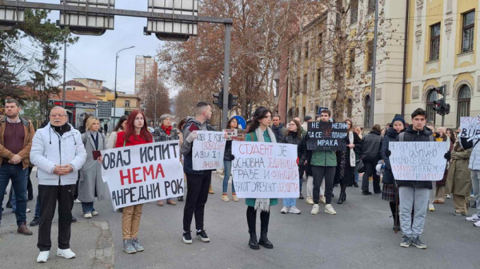 Uhapšen muškarac osumnjičen da je poprskao suzavcem mladića tokom blokada u Novom Sadu