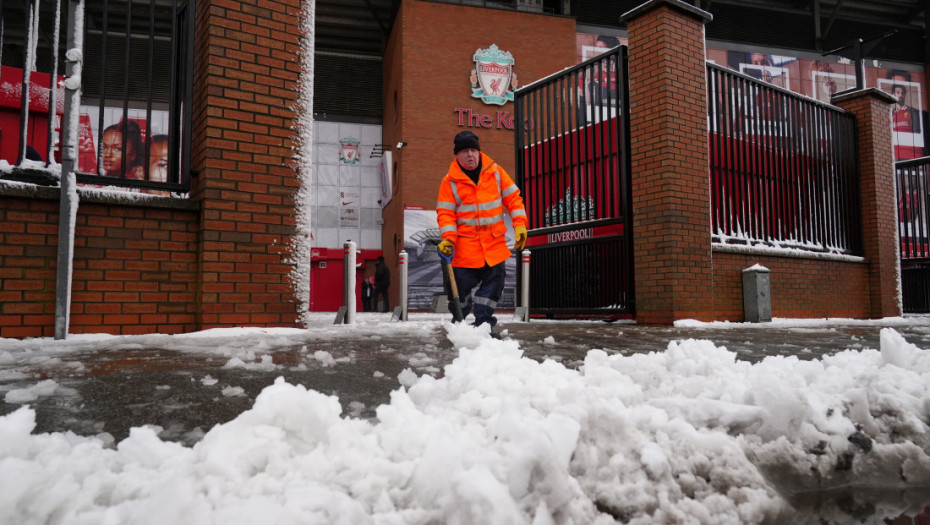 Ni veliki sneg ne može da otkaže derbi Liverpula i Mančester junajteda: U Engleskoj drukčije nego u Srbiji