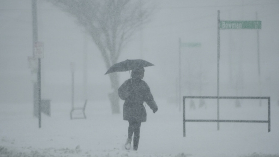 Najmanje petoro poginulo u snežnoj oluji koja je pogodila SAD