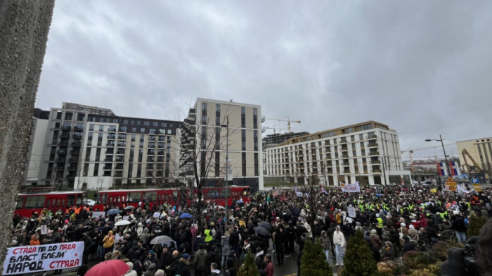 Studenti održali novi protest ispred Palate pravde, pa blokirali Mostarsku petlju