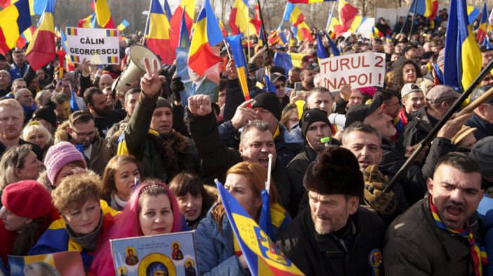 Protest u Bukureštu: Okupljeni tražili ostavku Johanisa i drugi krug predsedničkih izbora