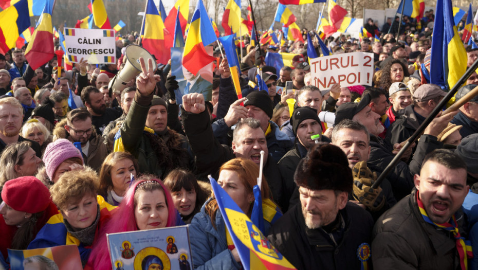 Protest u Bukureštu: Okupljeni tražili ostavku Johanisa i drugi krug predsedničkih izbora