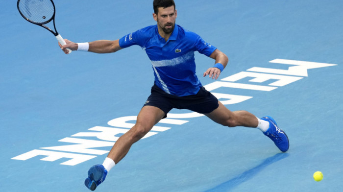 Novak se mučio, izgubio prvi set, pa  prošao u drugo kolo Australijan Opena: Tamo ga čeka 125. igrač na ATP listi