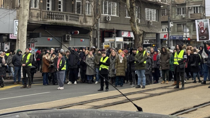 Akcija "Zastani Srbijo" u više gradova u Srbiji, u Beogradu došlo do manjeg incidenta