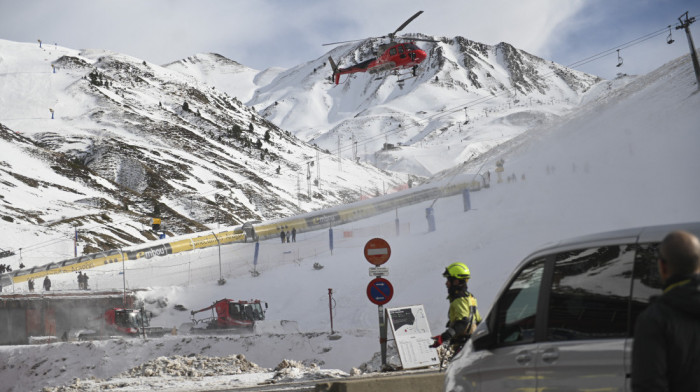 Najmanje 30 osoba povređeno kada se srušio deo žičare u ski centru u Španiji