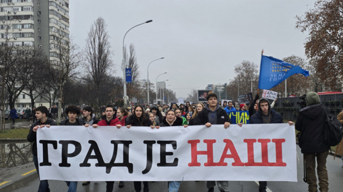 Protesti studenata i đaka na više lokacija: Deo institucija i radnji obustavio rad, vlast poziva na mir i strpljenje