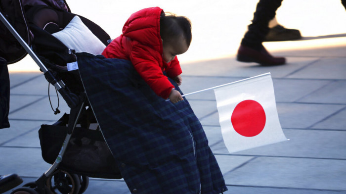 Broj rođenih u Japanu po prvi put pao ispod 700.000