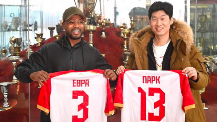 Đi Sung Park i Patris Evra posetili stadion "Rajko Mitić"