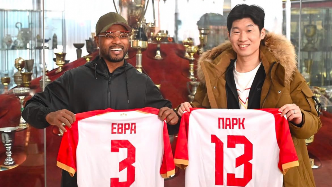 Đi Sung Park i Patris Evra posetili stadion "Rajko Mitić"