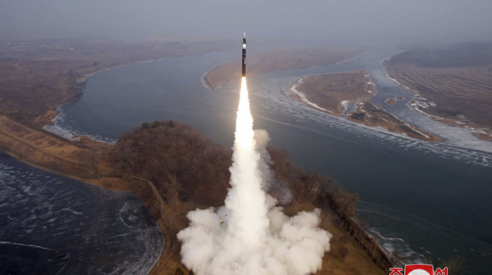 Severna Koreja probno lansirala raketu za koju se smatra da je deo nuklearnog arsenala