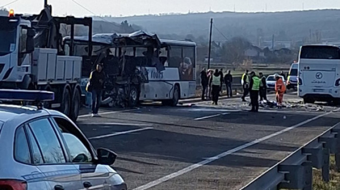 Sudar dva autobusa kod Umke, dvoje poginulih, više pod 20 povređenih