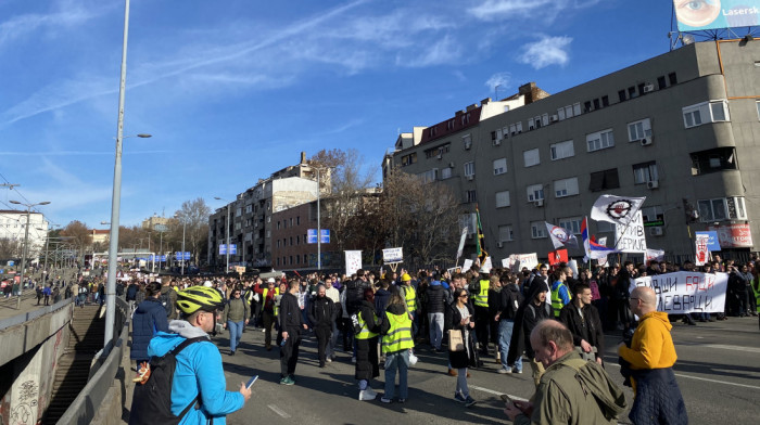 Studenti blokirali Autokomandu, obustavljen saobraćaj