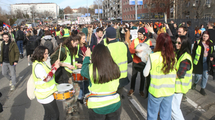 Izmenjene trase linija gradskog saobraćaja zbog protesta na Autokomandi