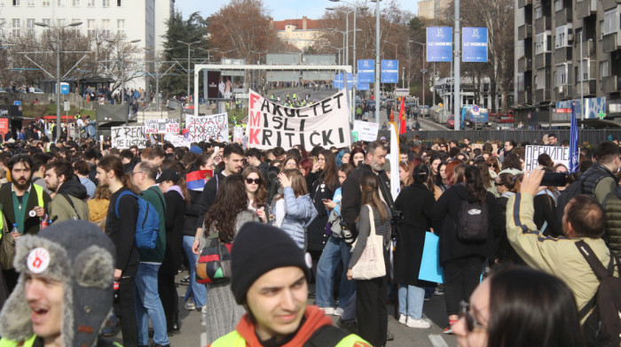 Studenti blokirali Autokomandu, obustavljen saobraćaj