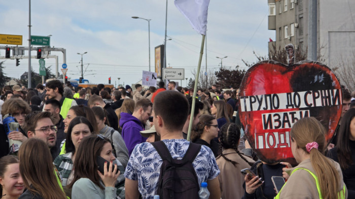 Deca na protestima: Kako političke i društvene turbulencije utiču na najmlađe