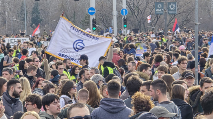 Instagram "rat" zbog protesta: Madona podržala, Karleuša joj odgovorila, a reakcije se nižu