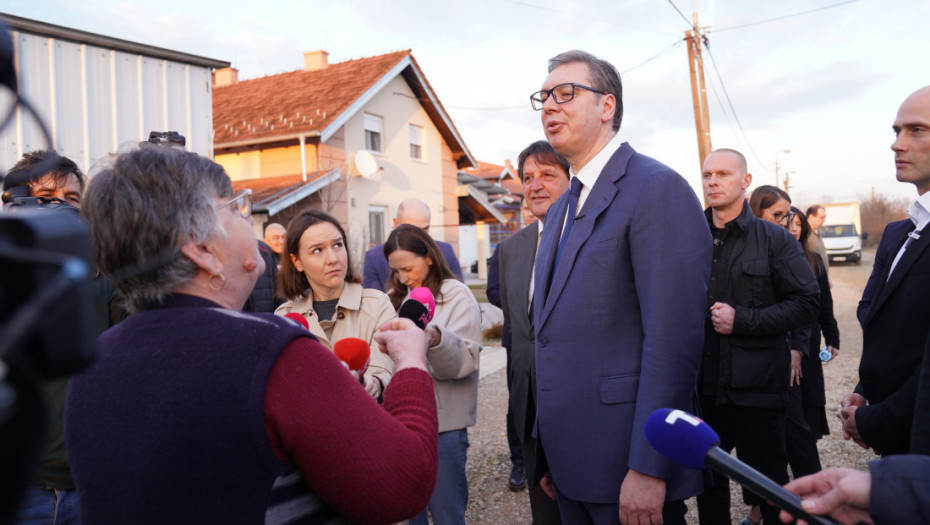 Vučić sa građanima Varvarina: Dogovoreno da se ulože velika sredstva, gradiće se put čija je vrednost 4,5 miliona evra