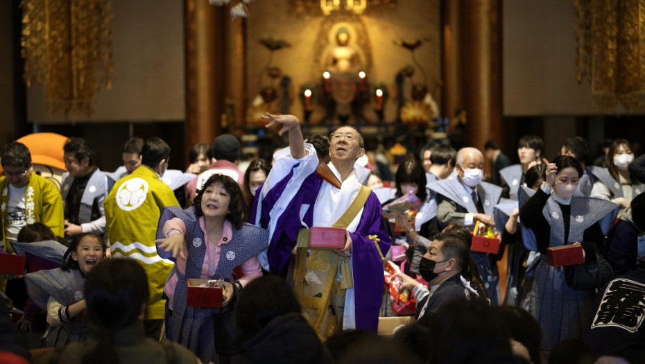 Japan slavi kraj zime: Ritual bacanja soje u Tokiju simbolizuje teranje zlih duhova i privlačenje sreće