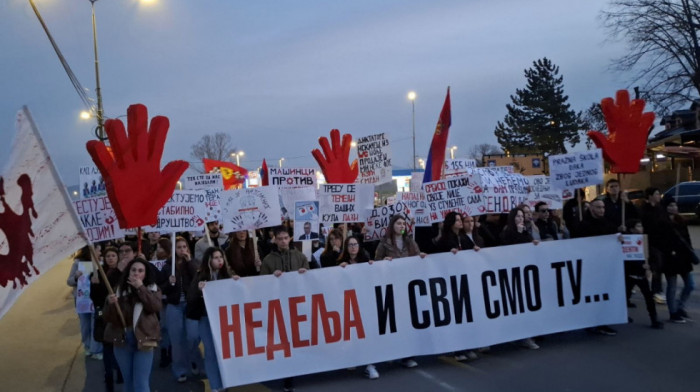 Studenti koji su se uputili peške ka Kragujevcu nastavili put, u Beogradu šetnja studenata tehničkih nauka i IT-jevaca