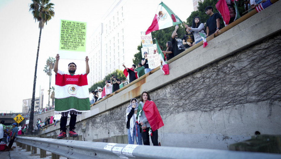 Hiljade ljudi u Los Anđelesu protestovale protiv Trampovog plana o deportaciji