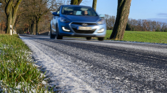 AMSS: Temperature ispod nule mogu stvoriti ledenu pokoricu na nekim deonicama