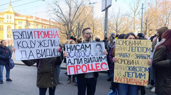 Protest ispred Ministarstva prosvete: Prosvetari predali svoje zahteve