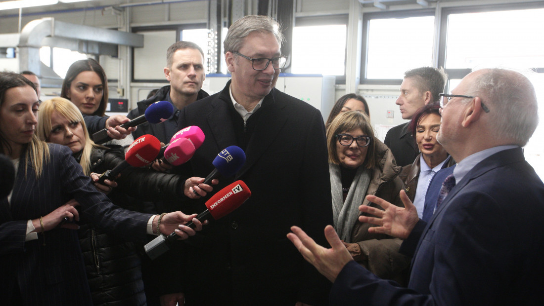 Vučić posetio pogon fabrike "Bilicki" u Molu kod Ade