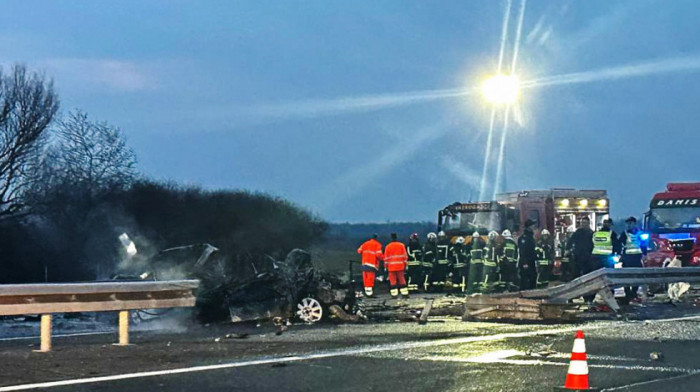 Teška saobraćajna nesreća na auto-putu Karlovac-Zagreb: Jedna osoba izgorela u zapaljenim kolima