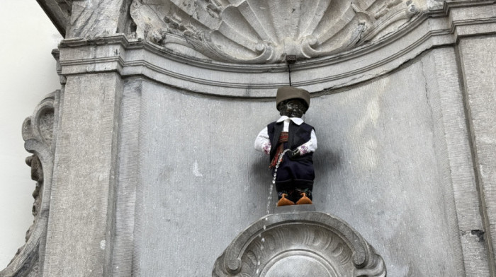 Dan državnosti Srbije u Briselu: Maneken Pis ponovo u srpskoj narodnoj nošnji