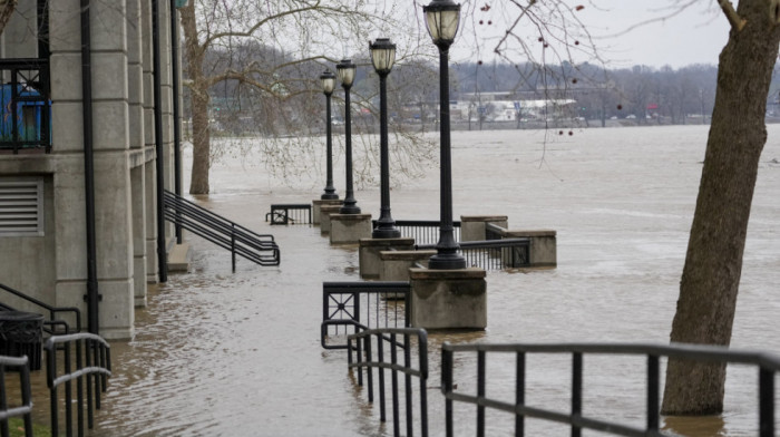 Spasilačke operacije kod Firence u toku, crveni meteoalarm smanjen na niži nivo