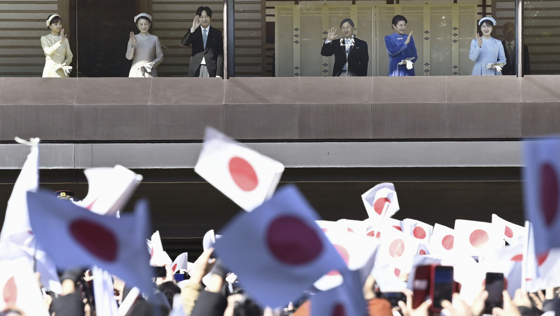 Japanski car Naruhito pozdravio hiljade građana okupljenih povodom njegovog rođendana