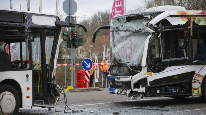 Sudarila se dva autobusa u Nemačkoj: Najmanje 35 osoba povređeno, među njima i deca iz lokalnog vrtića