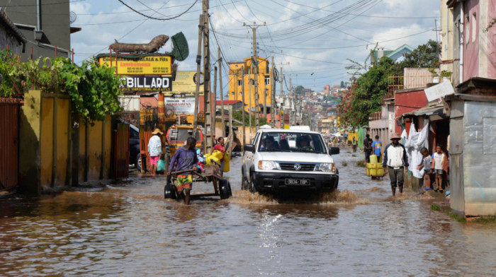 Broj stradalih u poplavama koje su pogodile Madagaskar porastao na 22, više od 13.000 ljudi raseljeno