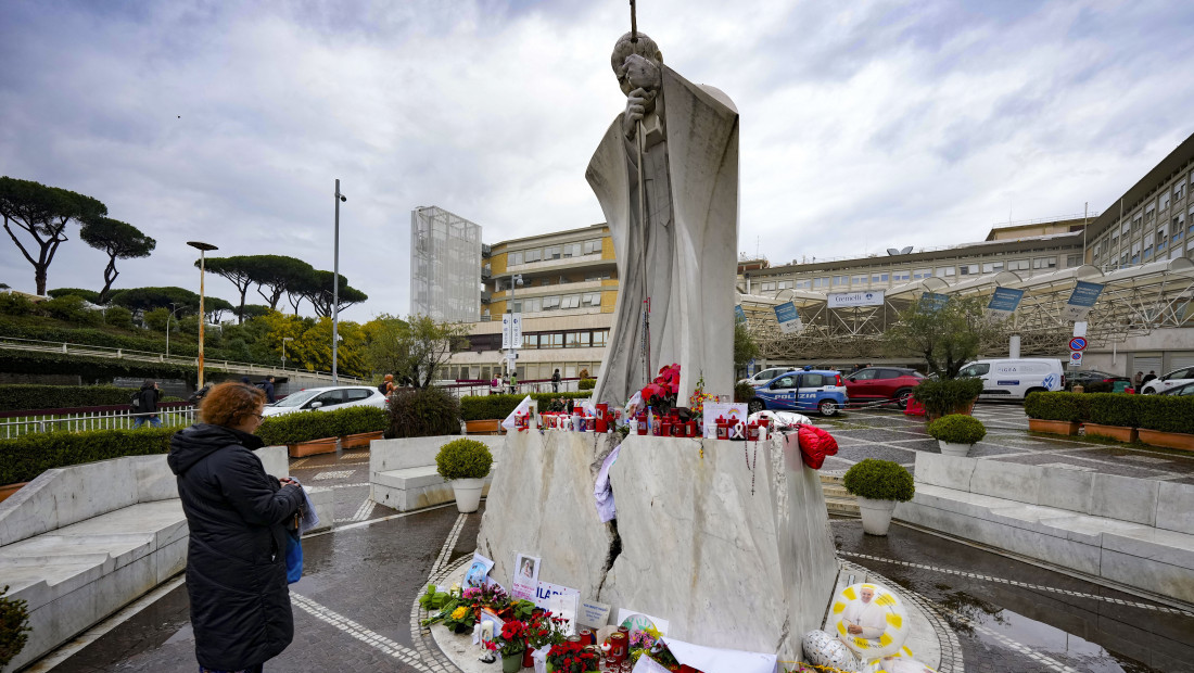 Pogoršalo se stanje pape Franje: Doživeo "izolovanu krizu disanja"