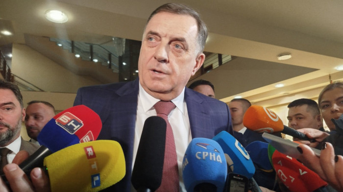 Dodik o haosu u Skupštini: "Obojena revolucija u Srbiji nije u bojama srpske trobojke, već u boji albanske zastave"