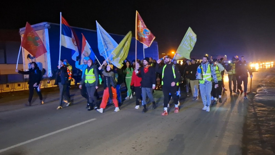 Deo studenata koji pešače na protest u Nišu, stigli u Aleksinac