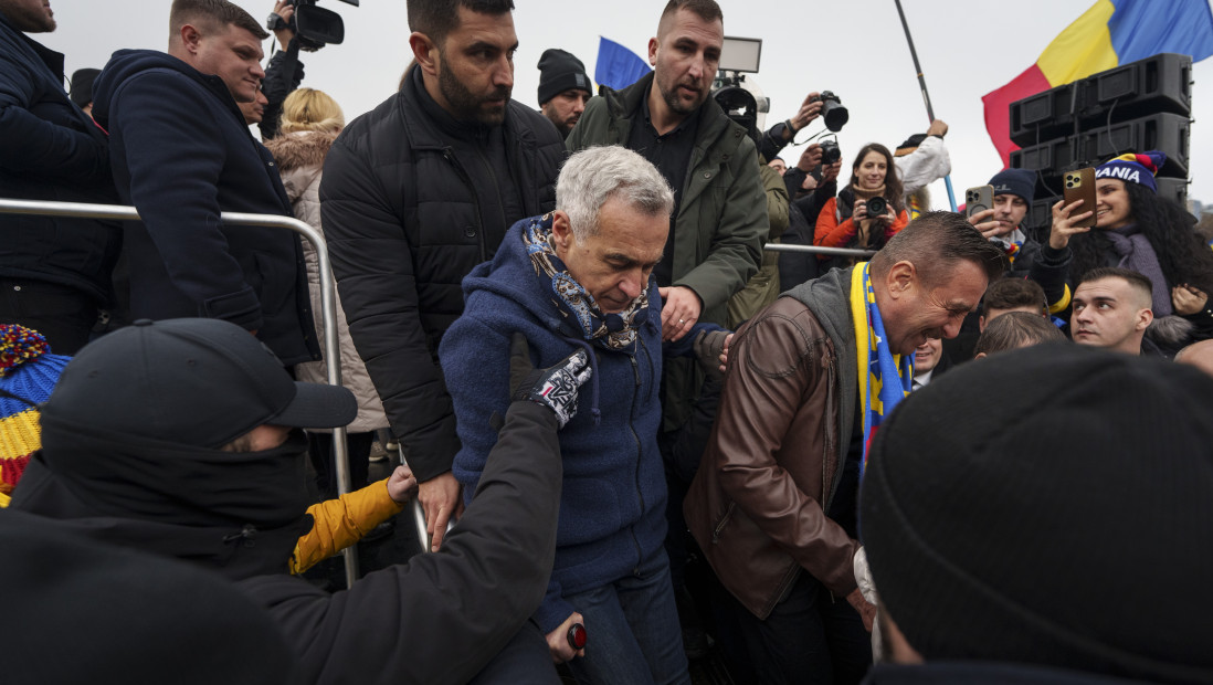 Veliki protest u Bukureštu: Građani vikali "Dole vlada", Đorđesku govorio o "zlobi sistema"