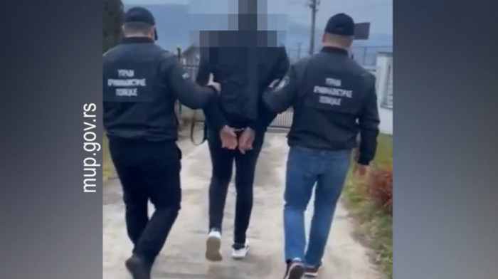 Akcija policije u Leskovcu: Snimak hapšenja osumnjičenih za pranje novca i zloupotrebu službenog položaja (VIDEO)