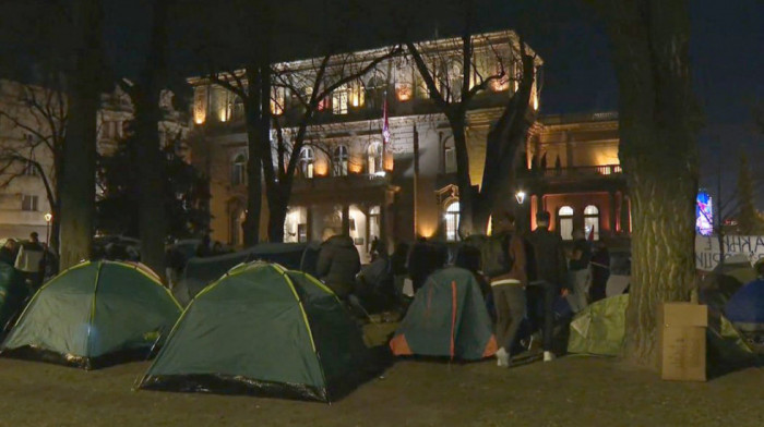 Studenti 2.0: "Noć protekla mirno, ostajemo ovde do ispunjenja naših zahteva"